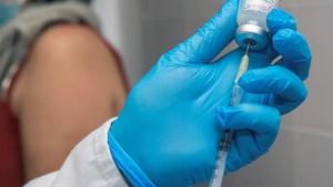 El mundo refuerza la vacunación contra el Covid-19, preocupado por las nuevas cepas