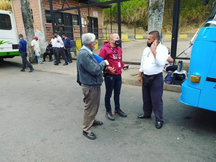 Mirandinos piden supervisar a autobuseros por cobro del pasaje en dólares