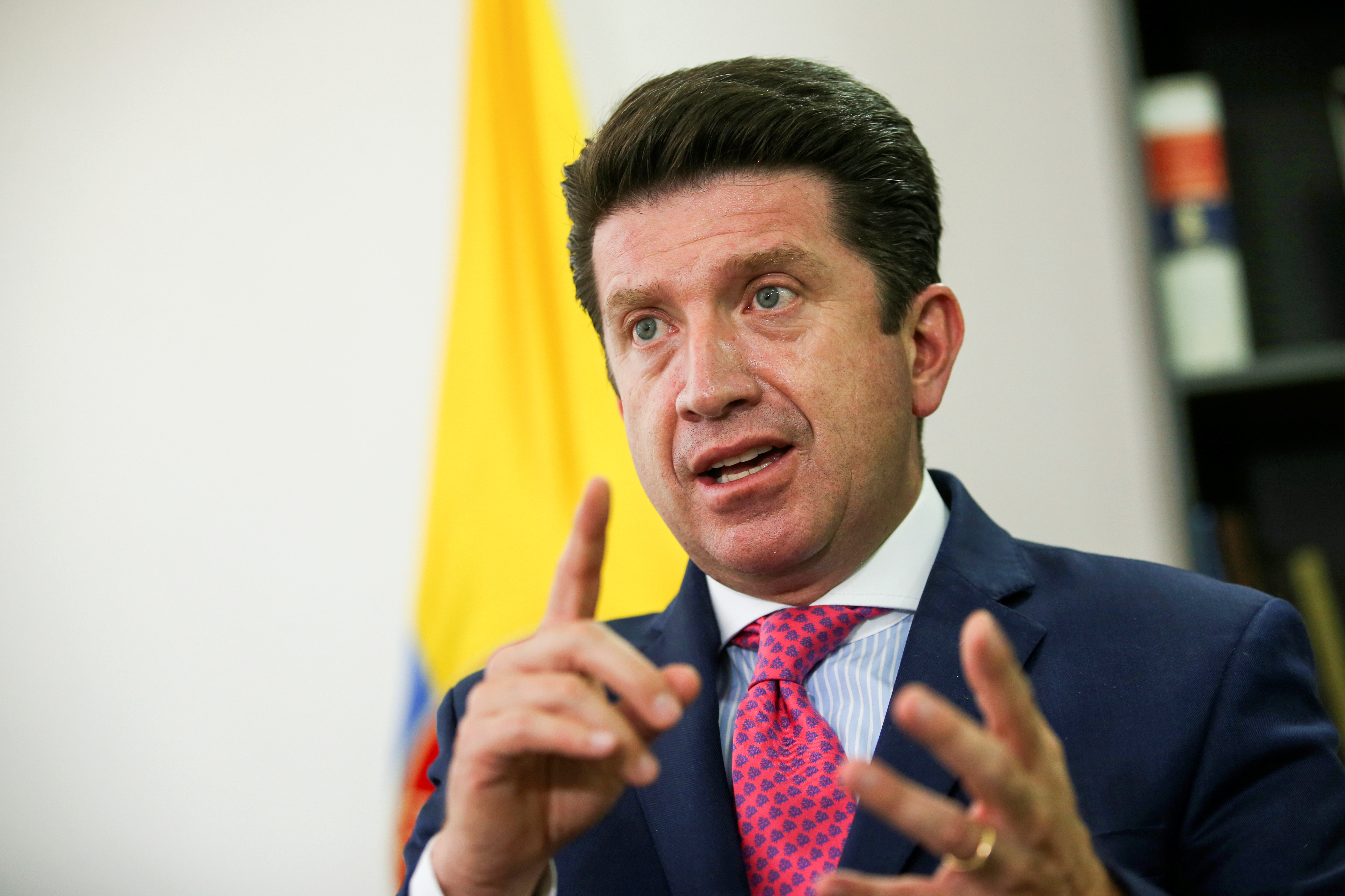 Ministro de Defensa de Colombia seguirá en el cargo pese a fallo judicial