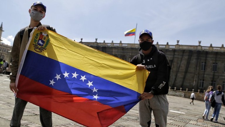 Expertos aseguran que la regularización de los migrantes venezolanos impulsaría la economía colombiana