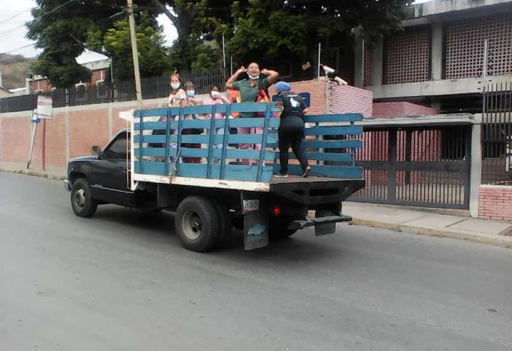 En el Algodonal el personal médico pide cola para poder trasladarse (Foto)