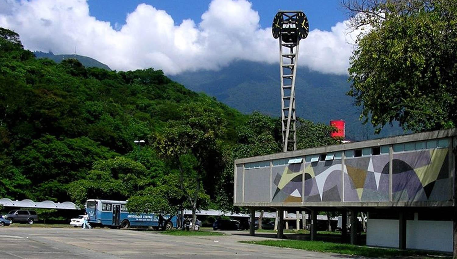 Volver a la UCV para salvarla