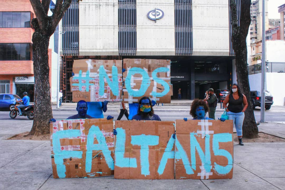 Activistas protestan frente al Ministerio Público para exigir la libertad de los trabajadores de Azul Positivo #8Feb