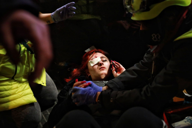Al menos 15 detenidos y 33 heridos tras los disturbios en Cataluña por la aprehensión del rapero Hasel