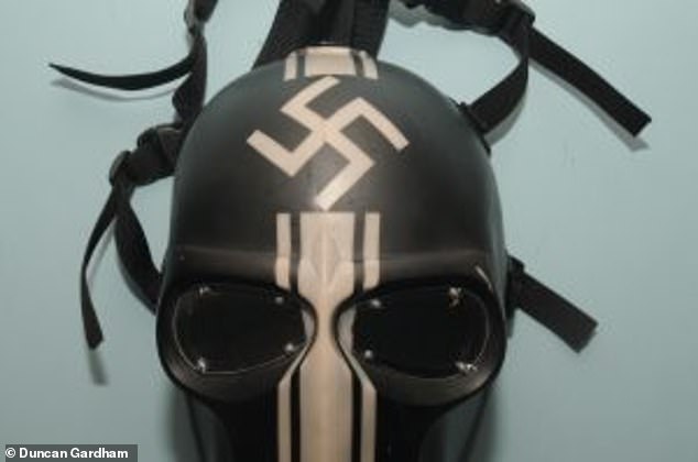 El terrorista más joven de Gran Bretaña: Un niño de 16 años dirigió una célula neonazi desde la cabaña de su abuela