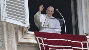 El papa Francisco pide canales humanitarios para menores migrantes no acompañados