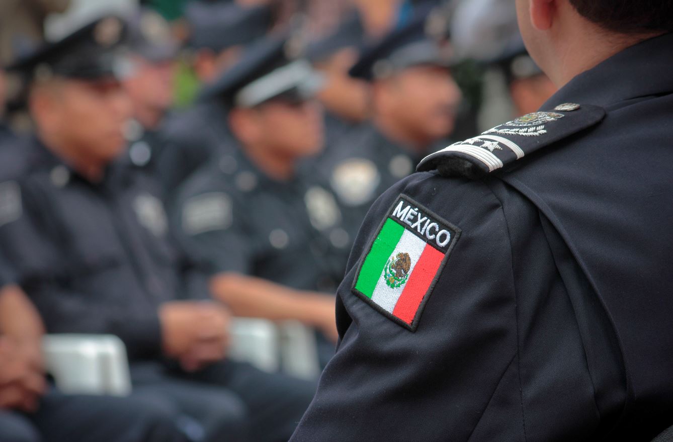 Indignación en México por policía que fue grabado “manoseando” a una mujer en pleno metro (VIDEO)