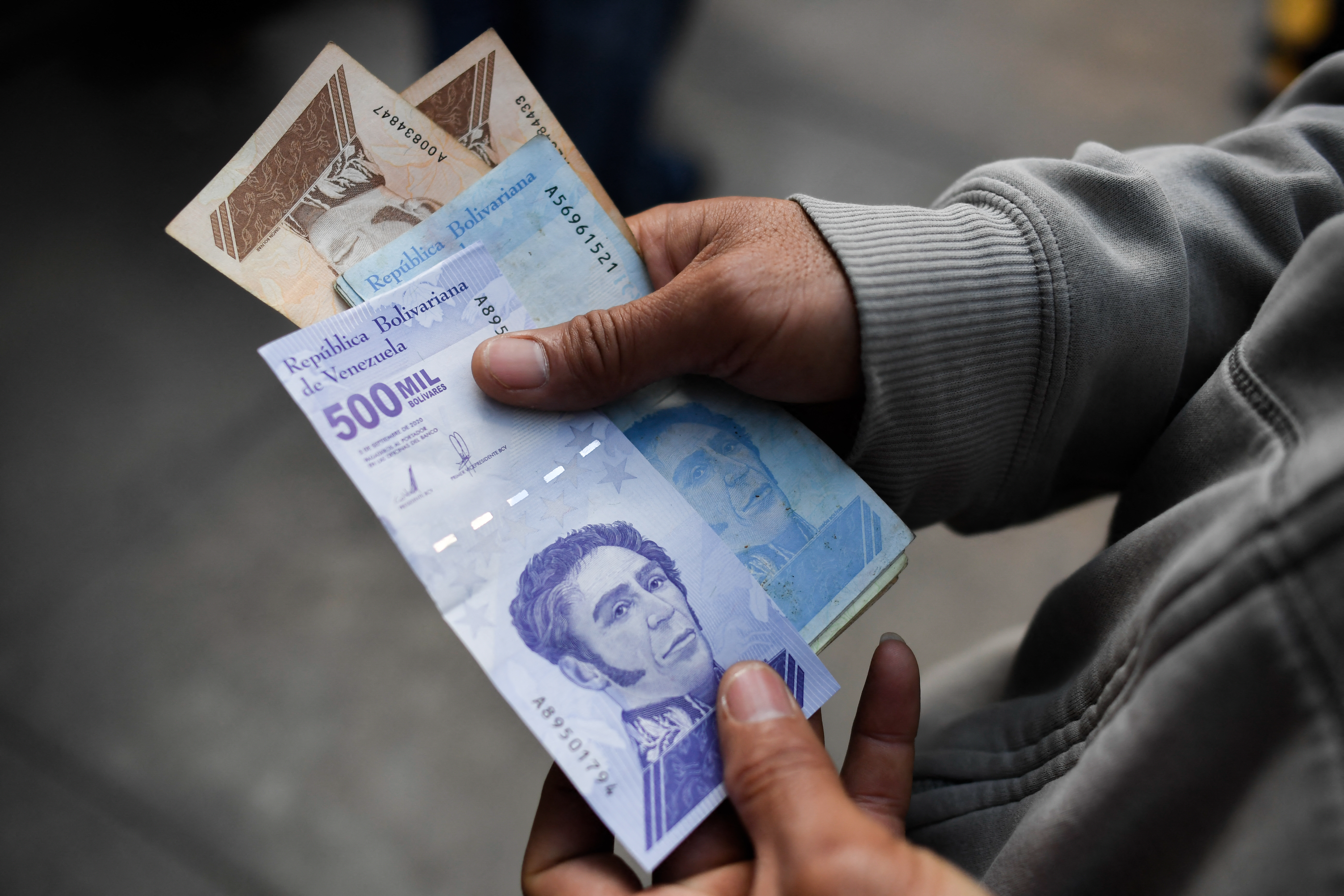 En dos meses los nuevos billetes del cono monetario “han perdido 38% de su poder de compra”