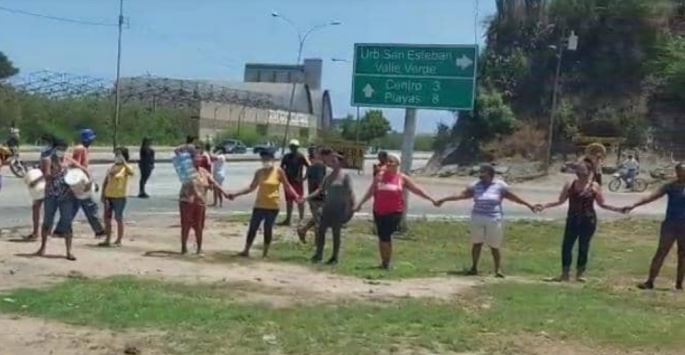 Cerraron calles en Puerto Cabello en reclamo por escasez de agua (VIDEO)
