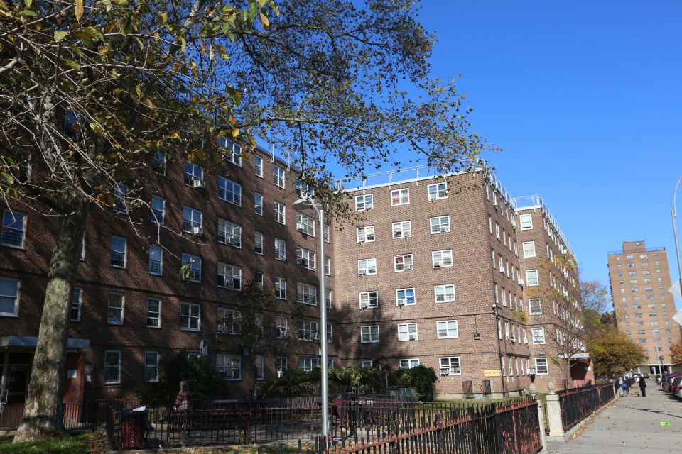 Tras horrible olor encontraron muertos a madre y su hijo autista en un apartamento de Queens