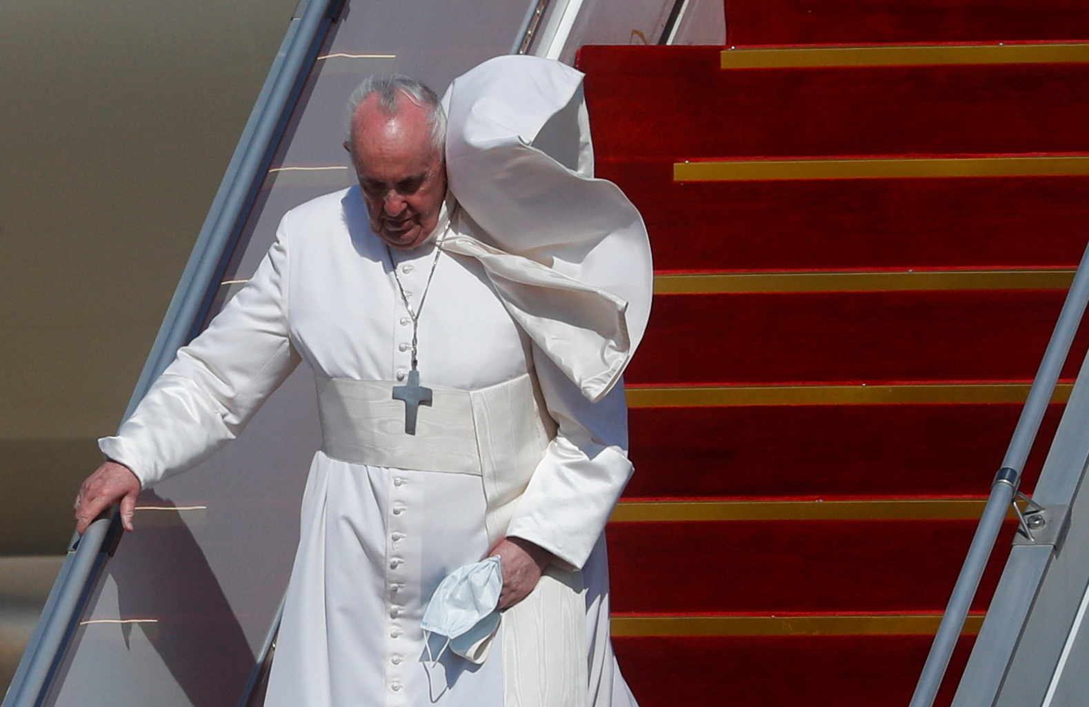 El papa Francisco inicia su visita histórica por Irak
