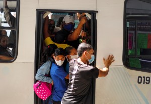 Chavismo anunció restricciones de movilidad y suspensión de transporte interurbano