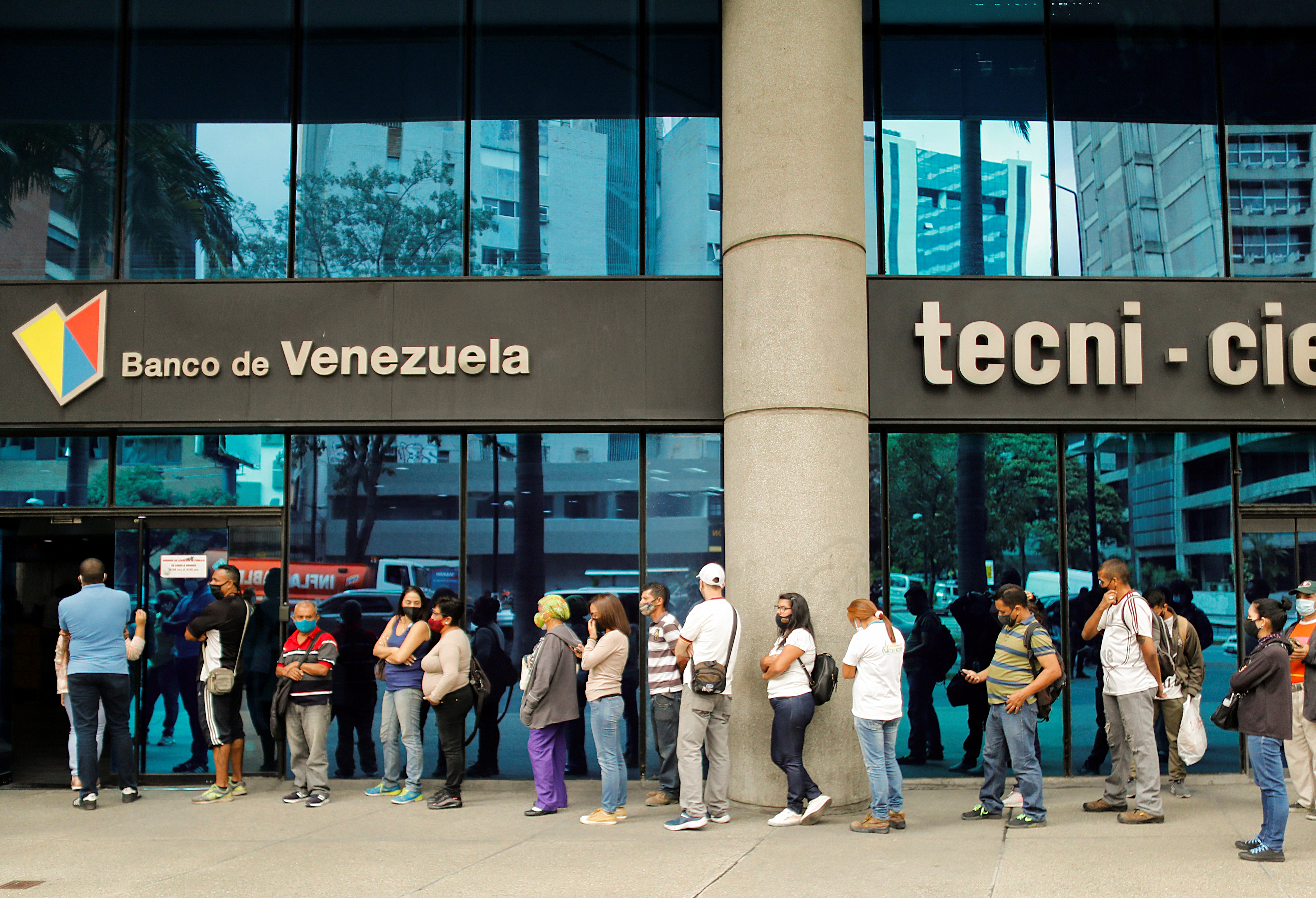 Cuentas en dólares en Venezuela bajo la sombra del “corralito argentino”