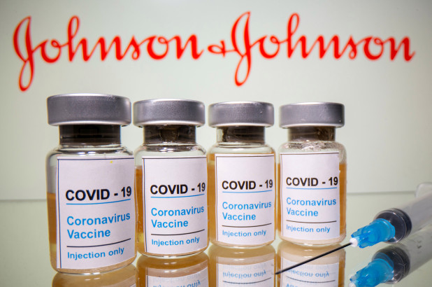 Johnson & Johnson retrasará el lanzamiento de su vacuna en Europa