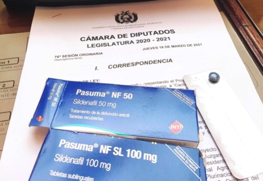 ¡Escándalo! Regalaron pastillas de viagra a diputados bolivianos por el “Día del Padre”