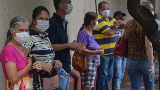 Casi 500 pacientes con Covid-19 aguardan por un lugar en hospitales de Sao Paulo