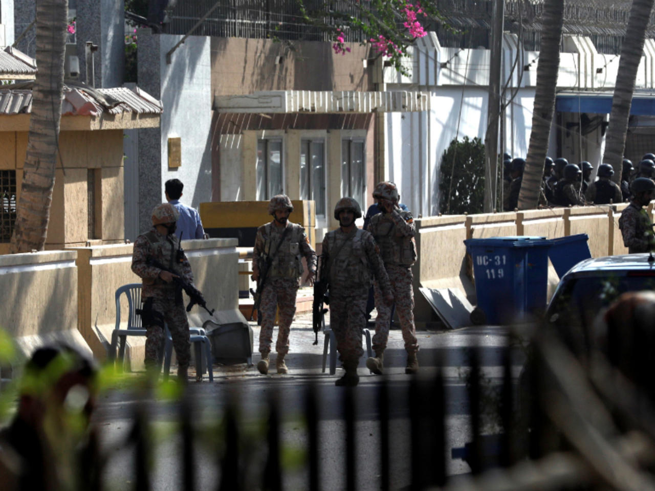 Arrestan a un hombre que pretendía atacar la embajada de Francia en Pakistán