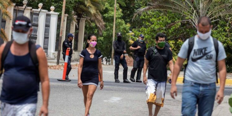 Marco Quiñones denunció que la falsa normalidad que finge el régimen ha propagado la pandemia