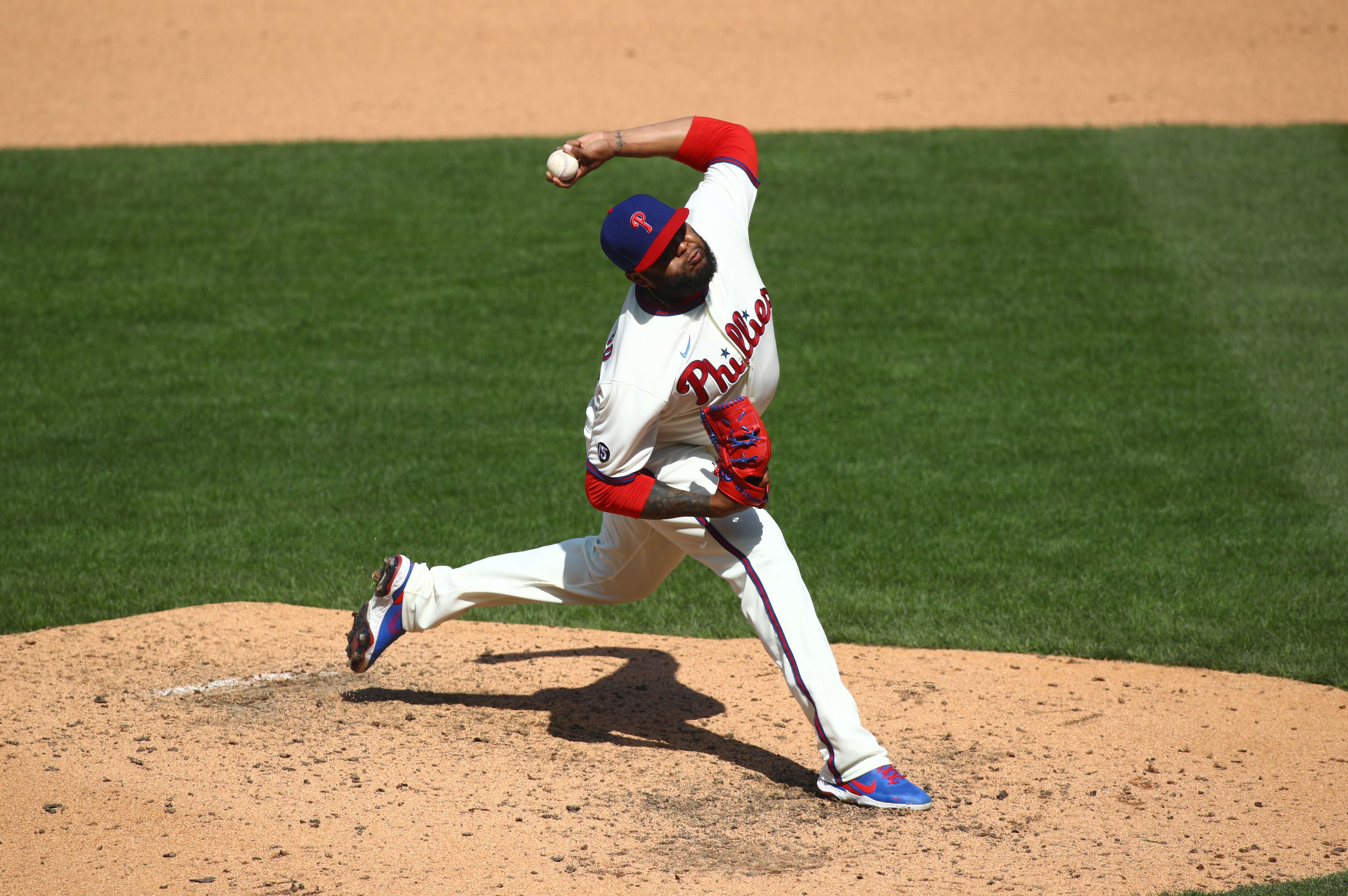 Venezolano José Alvarado firmó extensión de tres temporadas con los Phillies