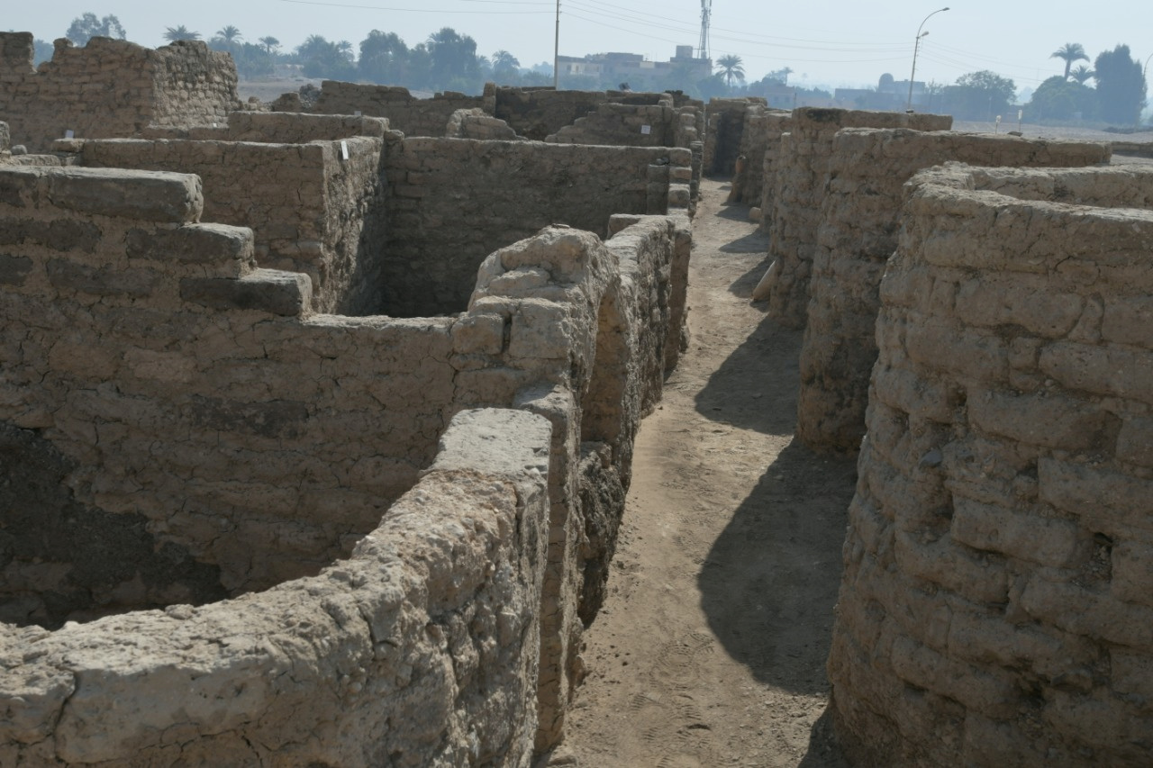 Hallaron una “ciudad dorada perdida” en Egipto de tres mil años de antigüedad (FOTOS)
