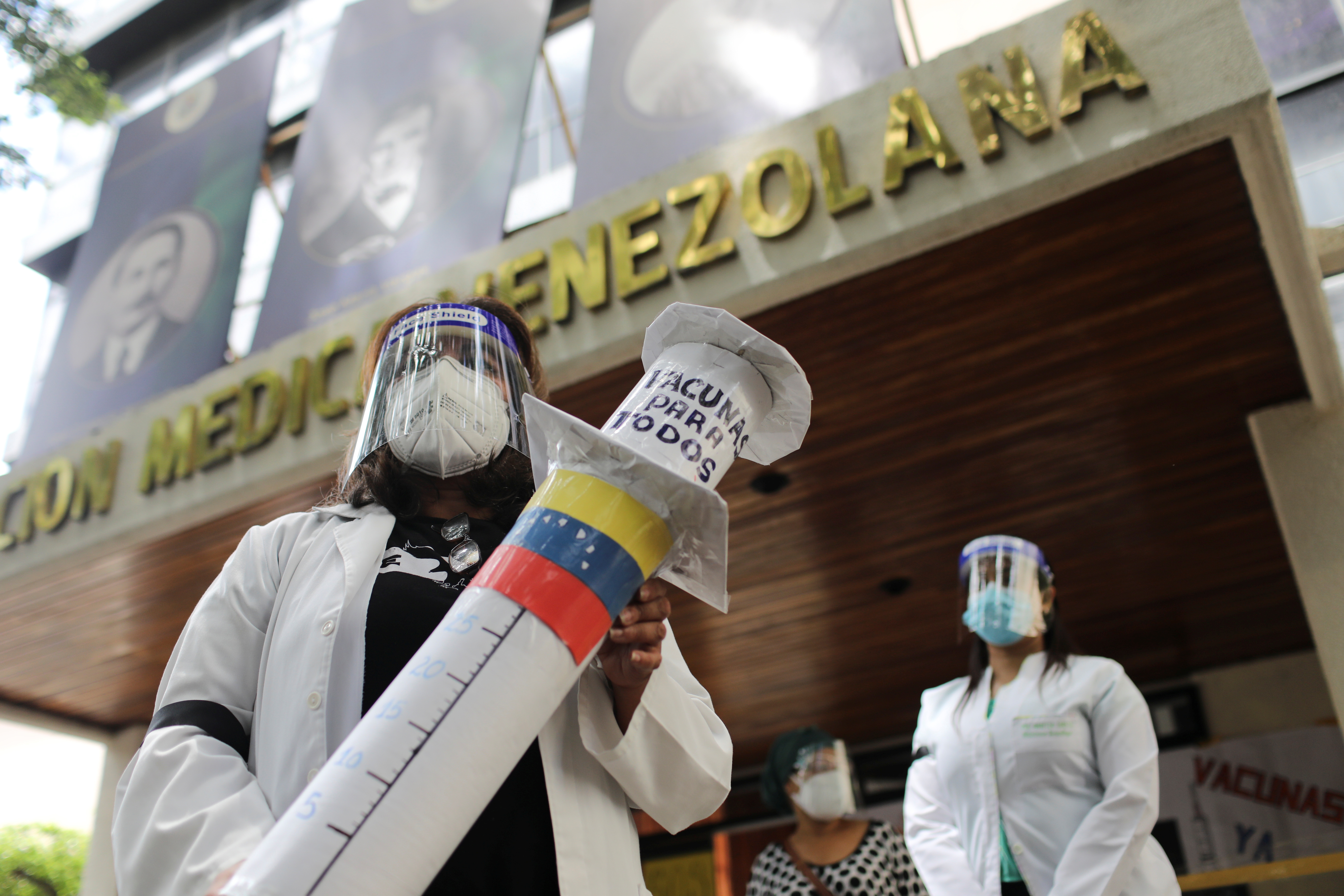 Especialistas venezolanos alertaron que vacunas en el mercado negro no son confiables