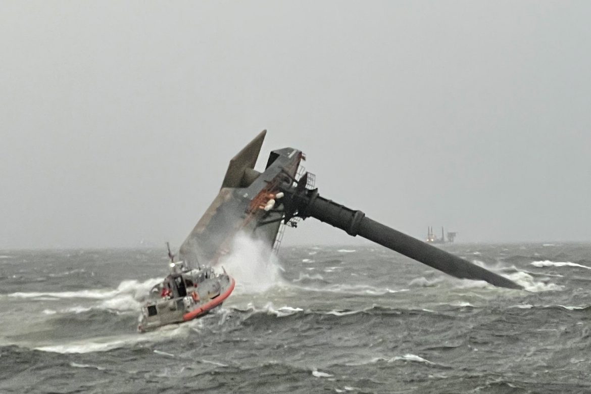 Al menos un muerto y 12 desaparecidos tras accidente de un barco en Luisiana