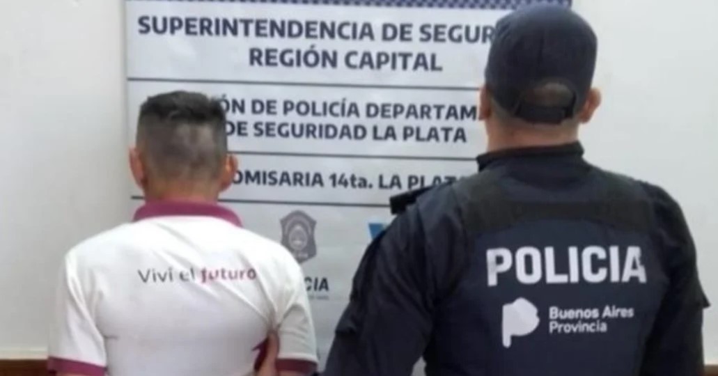 Argentino fue detenido tras ser descubierto por su vecino abusando de su hija de cinco años