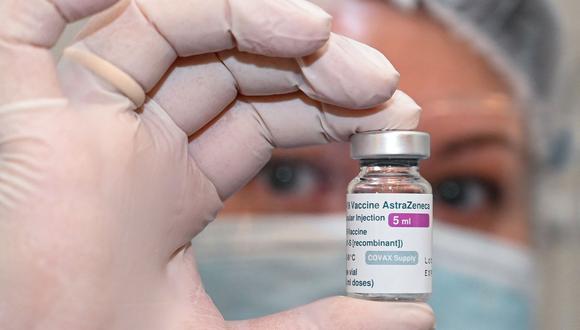 Trombos provocados por vacuna AstraZeneca podrían ser una respuesta inmunológica