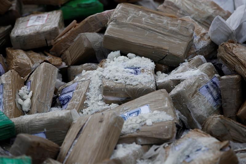 Vigilante encontró más de 20 paquetes con cocaína en una playa de Florida