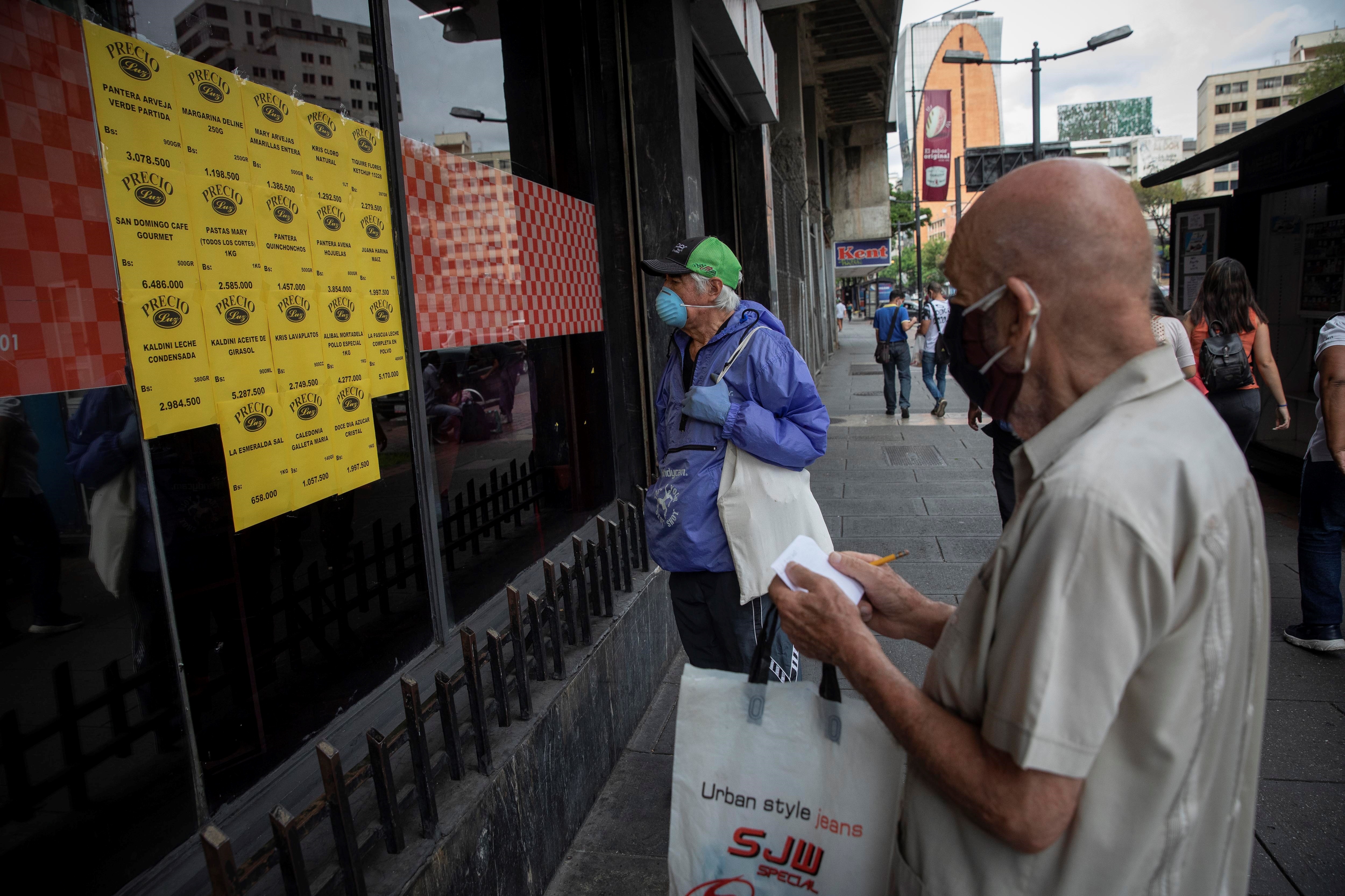 El promedio salarial de 55 dólares por un mes de trabajo en Venezuela (Fotos)