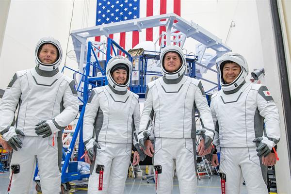 Nasa y SpaceX confirman el lanzamiento de una misión comercial a la EEI el #22Abr