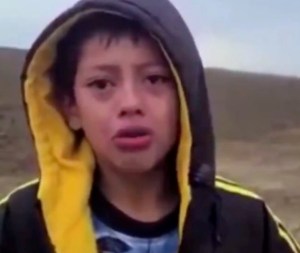 El desgarrador testimonio de un niño asustado que fue abandonado en la frontera de EEUU (Video)
