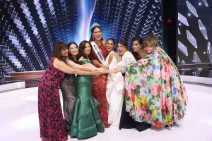 Una corona con 1,725 diamantes y otros premios de Andrea Meza tras coronarse Miss Universo