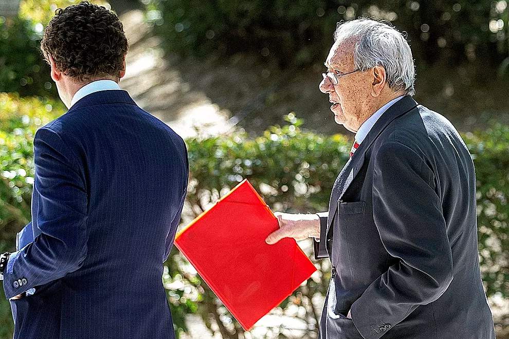 El Mundo: Raúl Morodo camuflaba con facturas falsas las comisiones, según informe del Fisco español