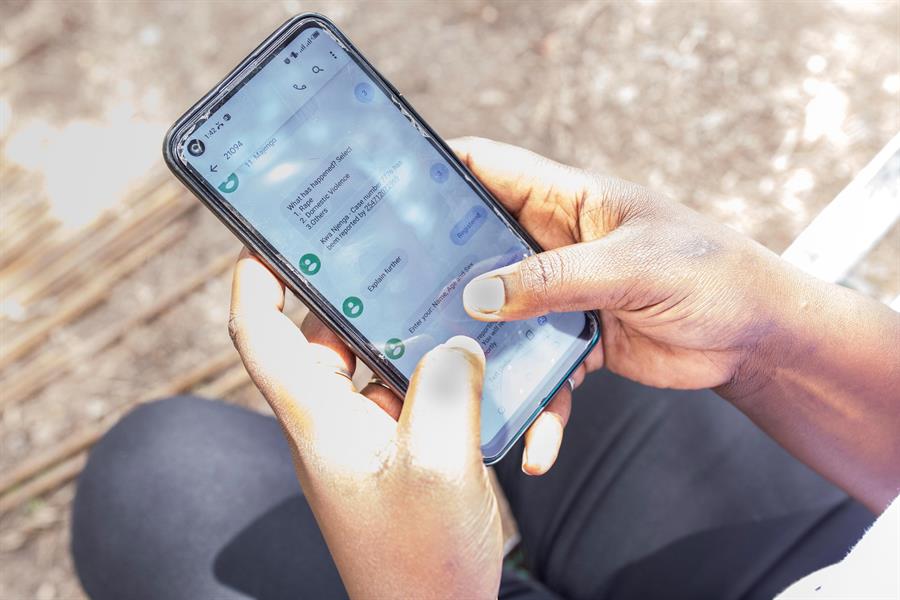Un SMS rompe el silencio de las supervivientes de violencia machista en Kenia