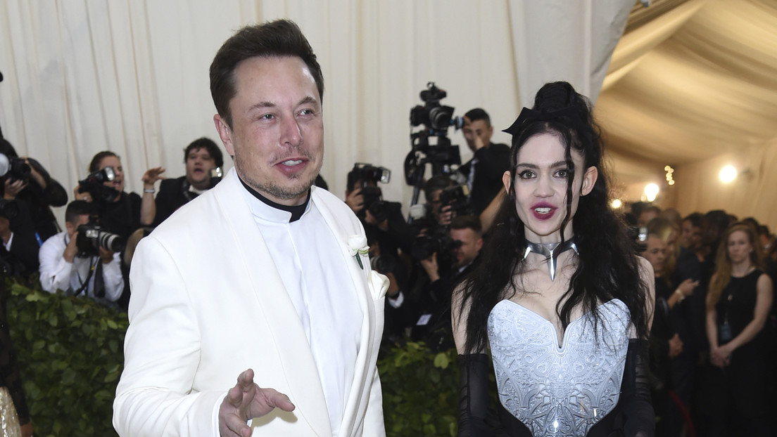 La pareja de Elon Musk sufre un ataque de pánico