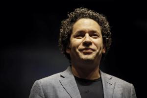 Gustavo Dudamel lleva a la Ópera de París “El ángel exterminador” de Buñuel con Calixto Bieito