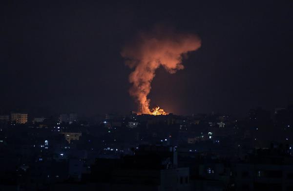 Los enfrentamientos entre Gaza e Israel siguen sin tregua en su quinto día (Fotos)