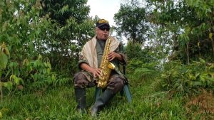 Tocando el saxofón y hablando de la frontera colombo-venezolana: La última aparición de Jesús Santrich (VIDEO)