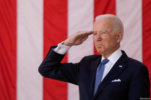 “La democracia está en peligro”, advirtió Biden en el Día de los Caídos
