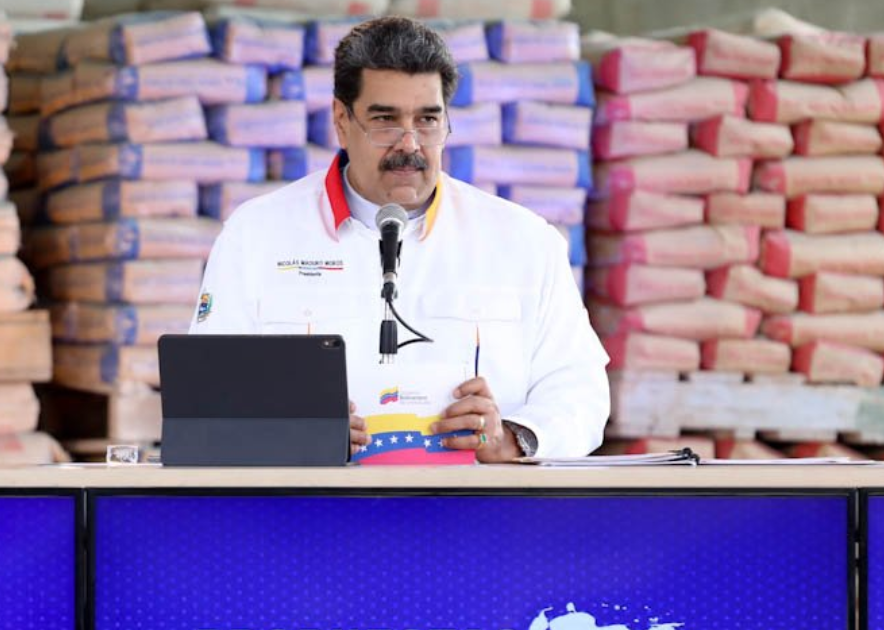 Maduro recurrió al “bloqueo” como excusa por la deuda que tiene con Covax y exigió a Biden “liberar el pago”