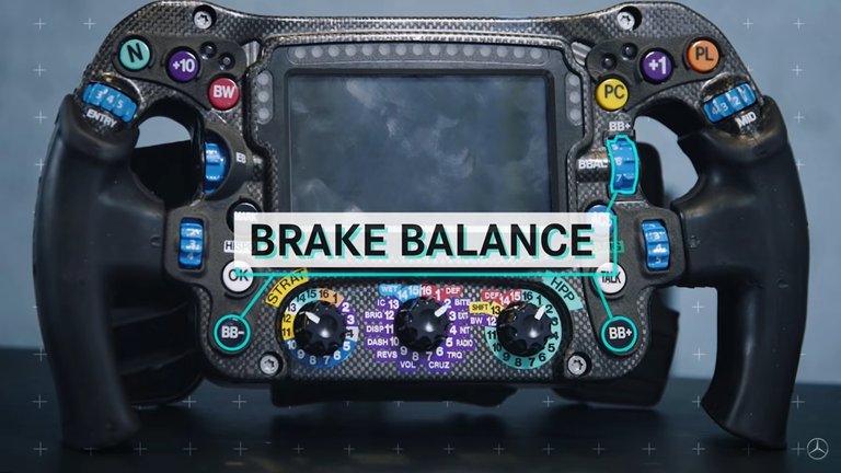 El “botón mágico” que Hamilton apretó por error en su Mercedes y lo hizo despistarse en el GP de Arzebaiyán