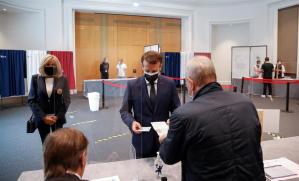 Cierran los centros de votación en Francia con récord de abstención