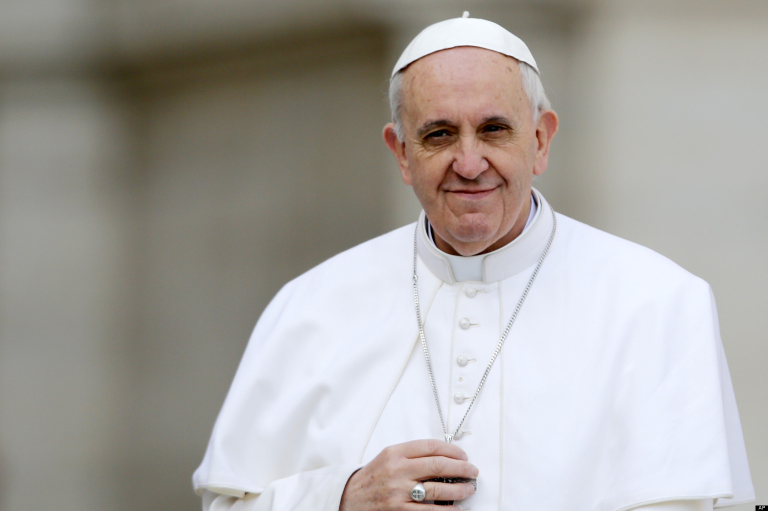 El papa Francisco fue internado para una intervención quirúrgica
