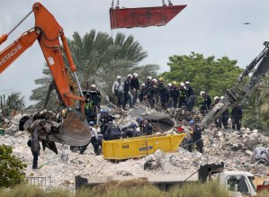 Aumentan a 97 los muertos por el derrumbe de edificio en Miami
