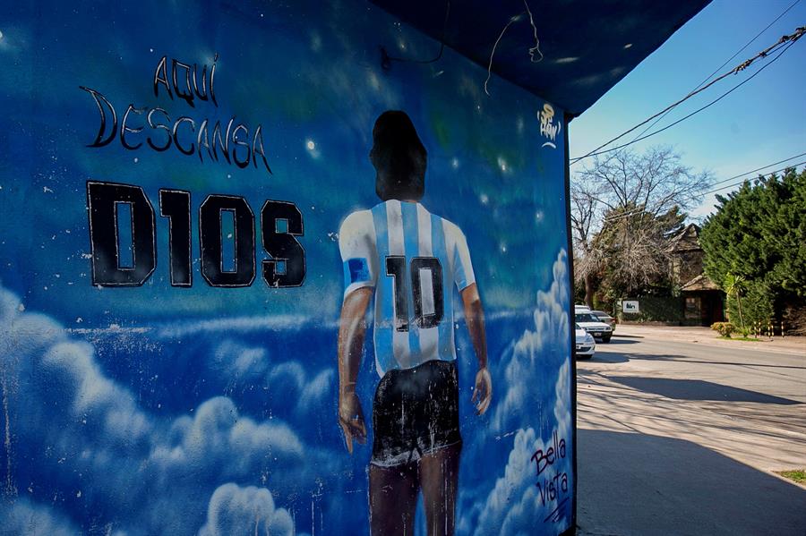 En el barrio donde fue enterrado Diego Maradona hay una revolución cultural en honor al futbolista (FOTOS)