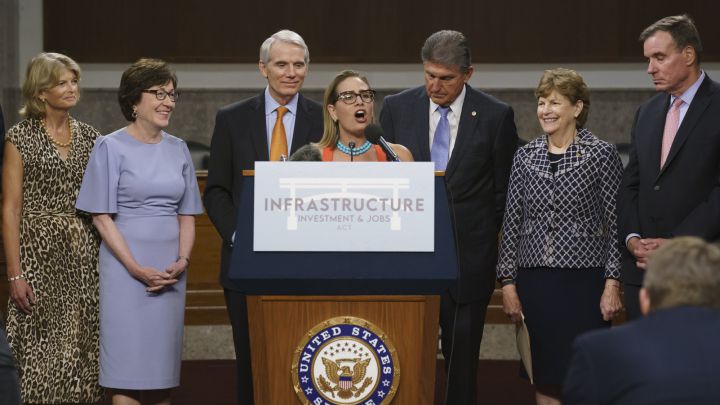 Cuarto cheque de estímulo en EEUU: ¿Está incluido en el plan de infraestructura?