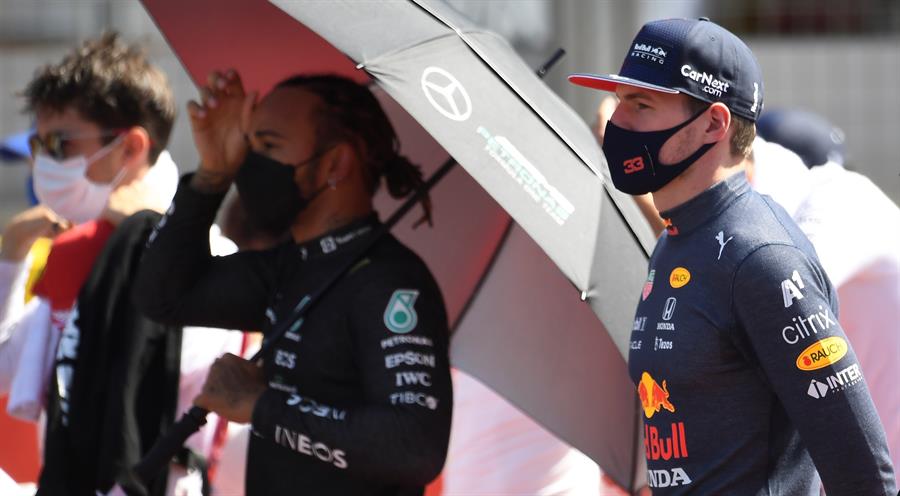 El padre de Verstappen ve “ridícula” la sanción a Hamilton de 10 segundos