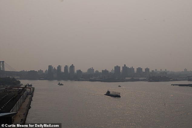 Nueva York envuelta en una densa calima tras devastadores incendios forestales (FOTOS)