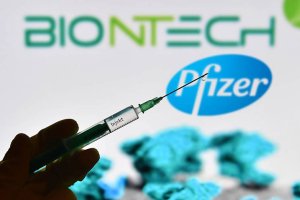 Pfizer-BioNTech comienzan ensayos clínicos de vacuna contra la variante ómicron